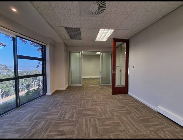 254M² OFFICE TO LET IN PLATTEKLOOF 2
